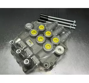 Гидрораспределитель 90L GM10/3 90л/мин 3 секции с плавающими положениями на 3х секциях GMS Гидрораспределитель 90L GM10/3 90л/мин 3 секции с плавающими положениями на 3х секциях GMS