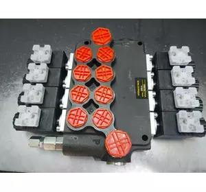 Гидрораспределитель 04Z80 80 л/мин 4 секционный с электрическим управлением на 24 Вольт корейский Гидрораспределитель 04Z80 80 л/мин 4 секционный с электрическим управлением на 24 Вольт корейский