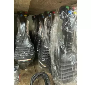 Джойстик гидравлический с 4 кнопками блок управления импортный (ВНМ-100) Джойстик гидравлический с 4 кнопками блок управления импортный (ВНМ-100)