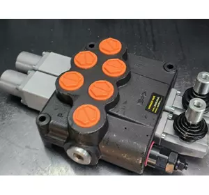 Гидрораспределитель SD18 2 секционный 160 л/мин с плавающими секциями (Walvoil) Гидрораспределитель SD18 2 секционный 160 л/мин с плавающими секциями (Walvoil)