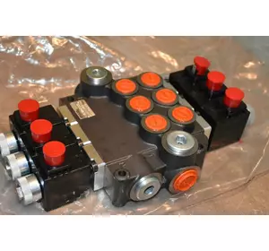 Гидрораспределитель Z80 80 л/мин 3 секционный с электрическим управлением на 12 Вольт
