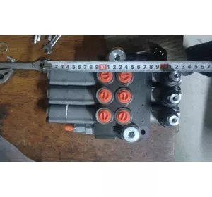 Гидрораспределитель трехсекционный 3Р40 с плавающим положением К16 на 3 секции Гидрораспределитель трехсекционный 3Р40 с плавающим положением К16 на 3 секции