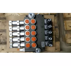 Гидрораспределитель с пневмоуправлением 4 секций Р80 Badestnost 80 л/мин Гидрораспределитель с пневмоуправлением 4 секций Р80 Badestnost 80 л/мин