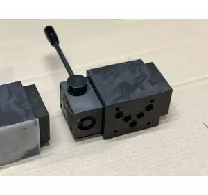 Гідророзподільник 4WMM10-G з ручним керуванням (ВММ10.64) Гідророзподільник 4WMM10-G з ручним керуванням (ВММ10.64)