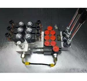 Гідророзподільник 04P40 EHOR 4 секції з гідроелектрокеруванням (ручне + електро) 40 л/хв 12/24 Корея Гідророзподільник 04P40 EHOR 4 секції з гідроелектрокеруванням (ручне + електро) 40 л/хв 12/24 Корея