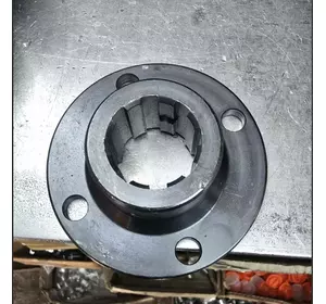 Фланець аксіально-поршневого насоса під карданний вал. Перехідна муфта. Фланець аксіально-поршневого насоса під карданний вал. Перехідна муфта.