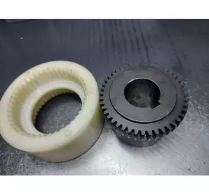 Муфта (втулка) перехідна на насос аксіально-поршневий (банан) Муфта (втулка) перехідна на насос аксіально-поршневий (банан)