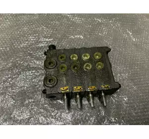 Гідророзподільник РХ-346 (4 секції) Гідророзподільник РХ-346 (4 секції)