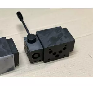 Гідророзподільник 4WMM10-J з ручним керуванням і фіксацією (ВММ10.34Ф) Гідророзподільник 4WMM10-J з ручним керуванням і фіксацією (ВММ10.34Ф)