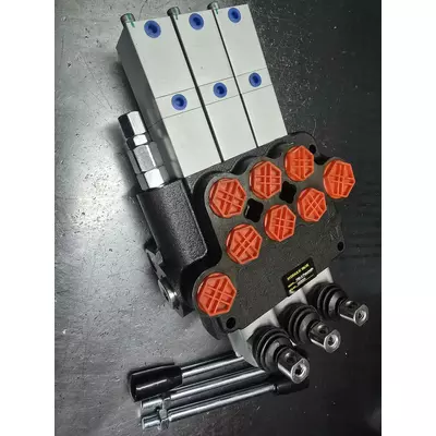 Гидрораспределитель 03Р40 с пневмоуправлением на подъем кузова 3 секционный 40-60 л/мин Корея