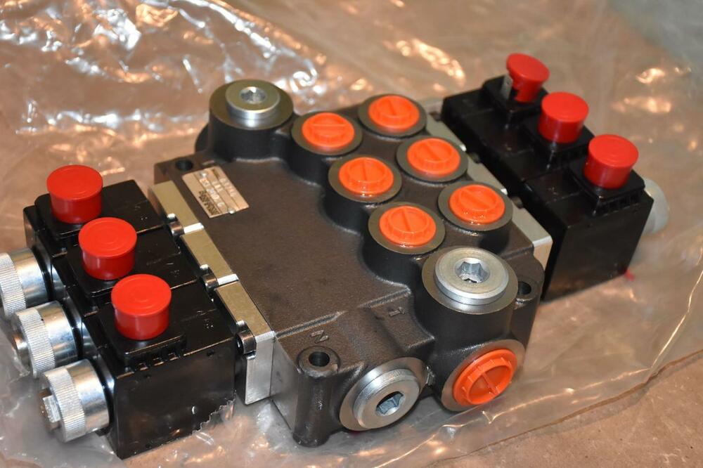Купить Гидрораспределитель Z80 80 л/мин 3 секционный с электрическим ...